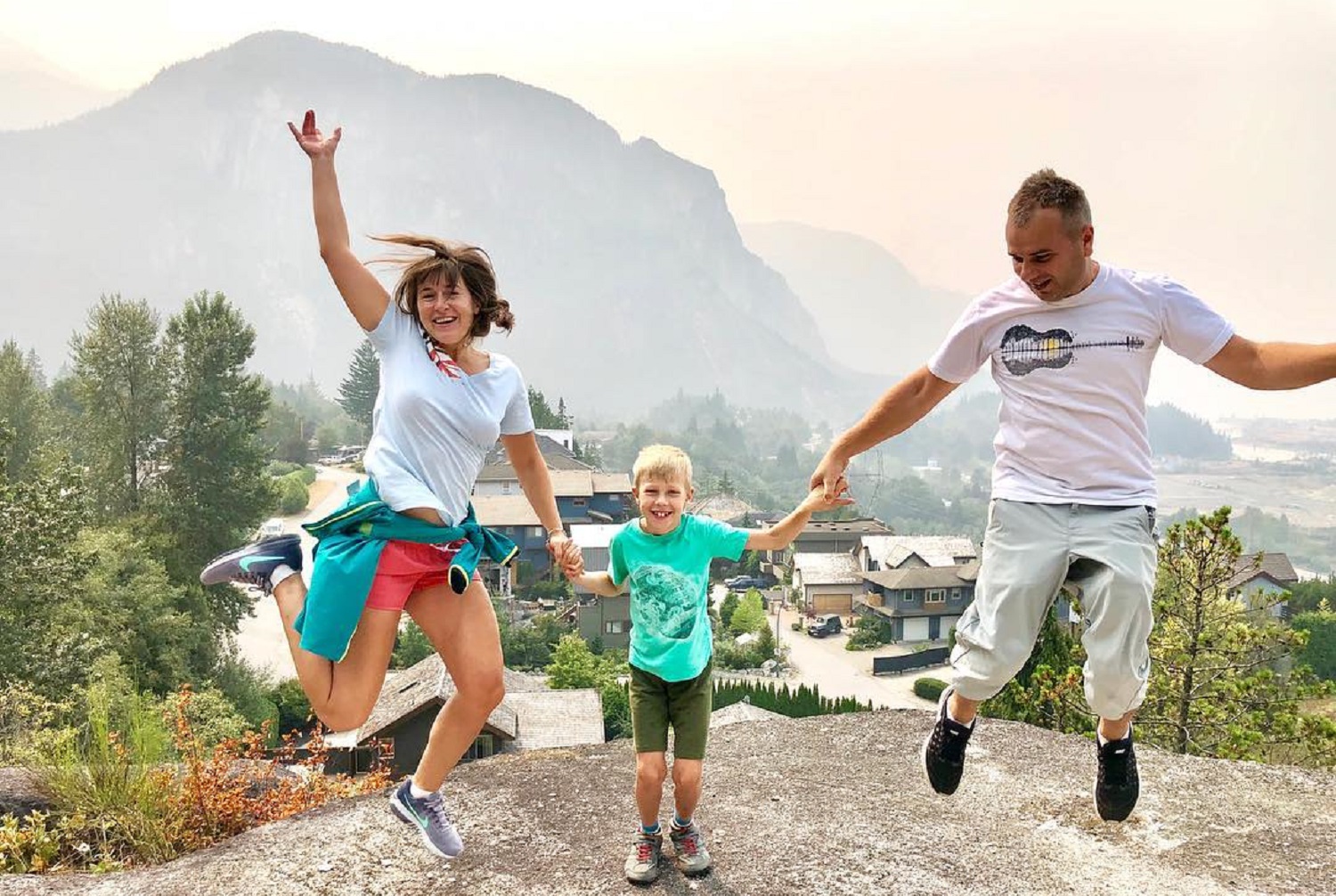 HIKING FUN WITH YOUNG KIDS AT SEA TO SKY GONDOLA - Healthy Family